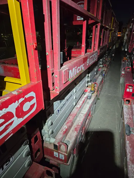 2019 MEC MICRO 19 Scissor Lift