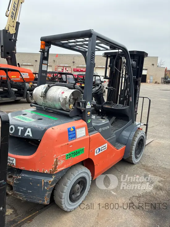 2018 Toyota 8FGU30 Warehouse Forklift