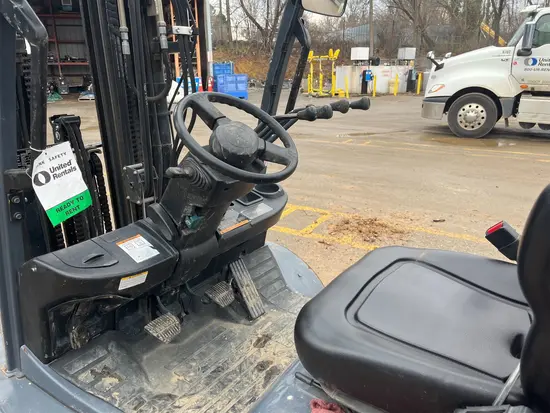 2018 Toyota 8FGU30 Warehouse Forklift