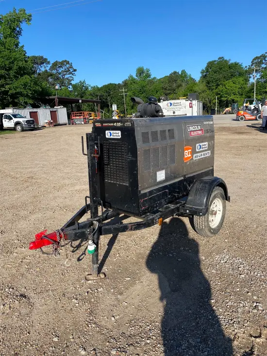 2019 Lincoln Electric VANTAGE 435 Welder