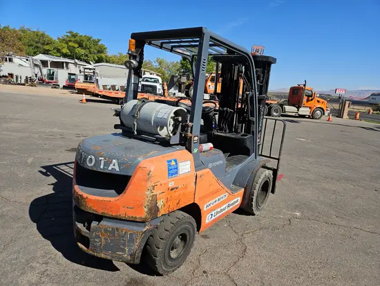 2019 Toyota 8FGU30 Warehouse Forklift