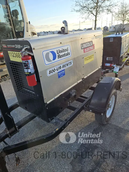2021 Lincoln Electric VANTAGE 322 Welder