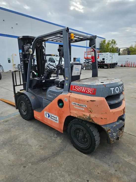 2016 Toyota 8FD35U Warehouse Forklift