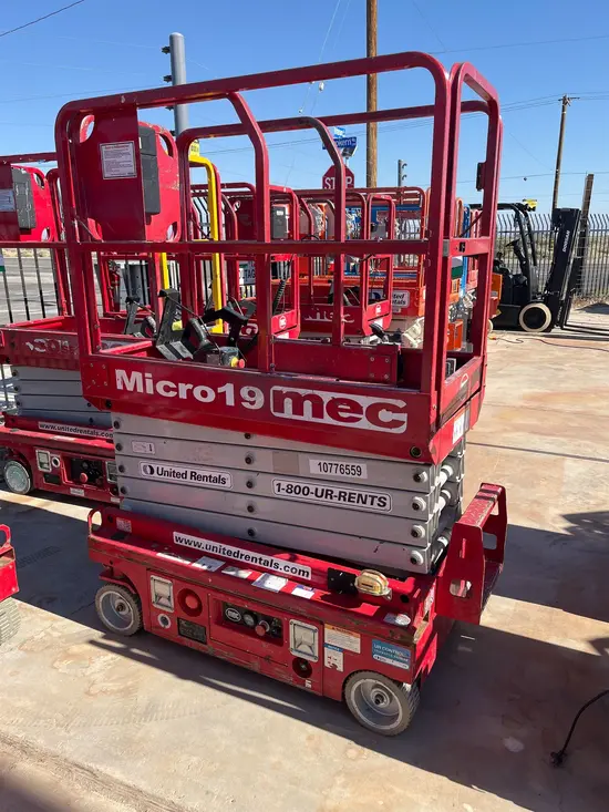 2018 MEC MICRO 19 Scissor Lift