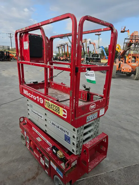 2018 MEC MICRO 19 Scissor Lift