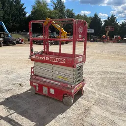 2019 MEC MICRO 19 Scissor Lift