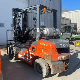 2018 Toyota 8FGU30 Warehouse Forklift