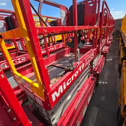 2018 MEC MICRO 19 Scissor Lift