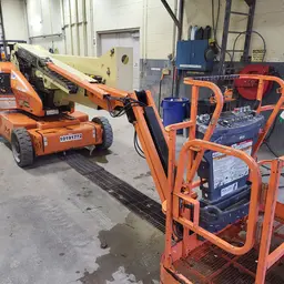 2013 JLG E450AJ Articulating Boom Lift