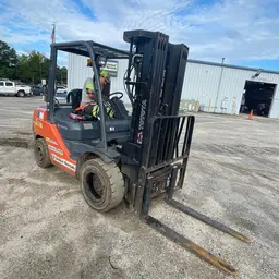 2018 Toyota 8FGU30 Warehouse Forklift