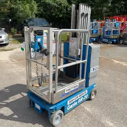 2017 Genie GR-20 Self-Propelled One-Person Lift