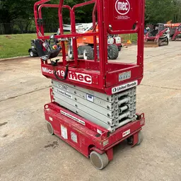 2018 MEC MICRO 19 Scissor Lift