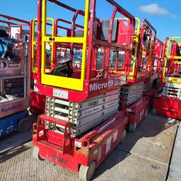 2018 MEC MICRO 19 Scissor Lift