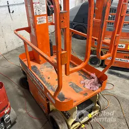 2014 JLG 1230ES Self-Propelled One-Person Lift