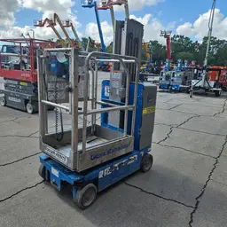 2018 Genie GR-20 Self-Propelled One-Person Lift