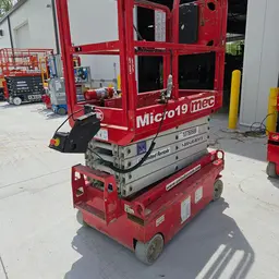2018 MEC MICRO 19 Scissor Lift