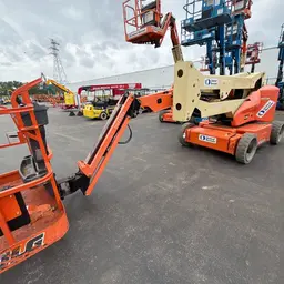 2013 JLG E450AJ Articulating Boom Lift