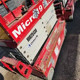 2018 MEC MICRO 19 Scissor Lift