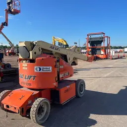 2014 JLG E400AN Articulating Boom Lift