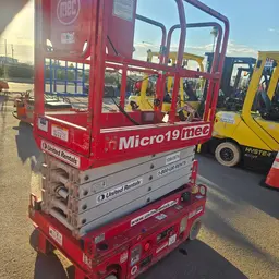 2018 MEC MICRO 19 Scissor Lift