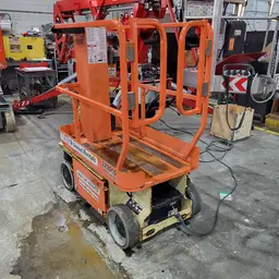 2013 JLG 1230ES Self-Propelled One-Person Lift