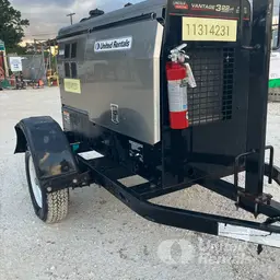 2021 Lincoln Electric VANTAGE 322 Welder