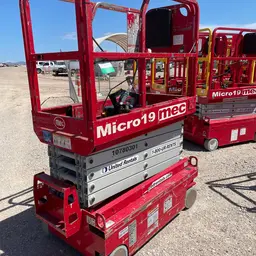 2018 MEC MICRO 19 Scissor Lift