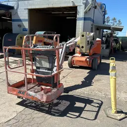 2016 JLG E400AJPN Articulating Boom Lift