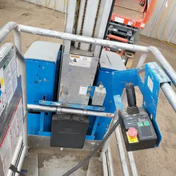2015 Genie GR-20 Self-Propelled One-Person Lift