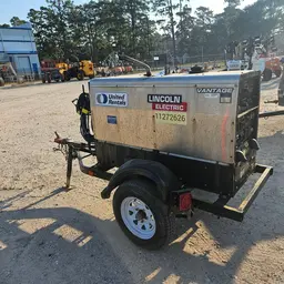 2021 Lincoln Electric VANTAGE 322 Welder