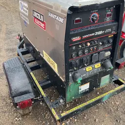 2021 Lincoln Electric VANTAGE 322 Welder