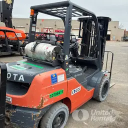 2018 Toyota 8FGU30 Warehouse Forklift